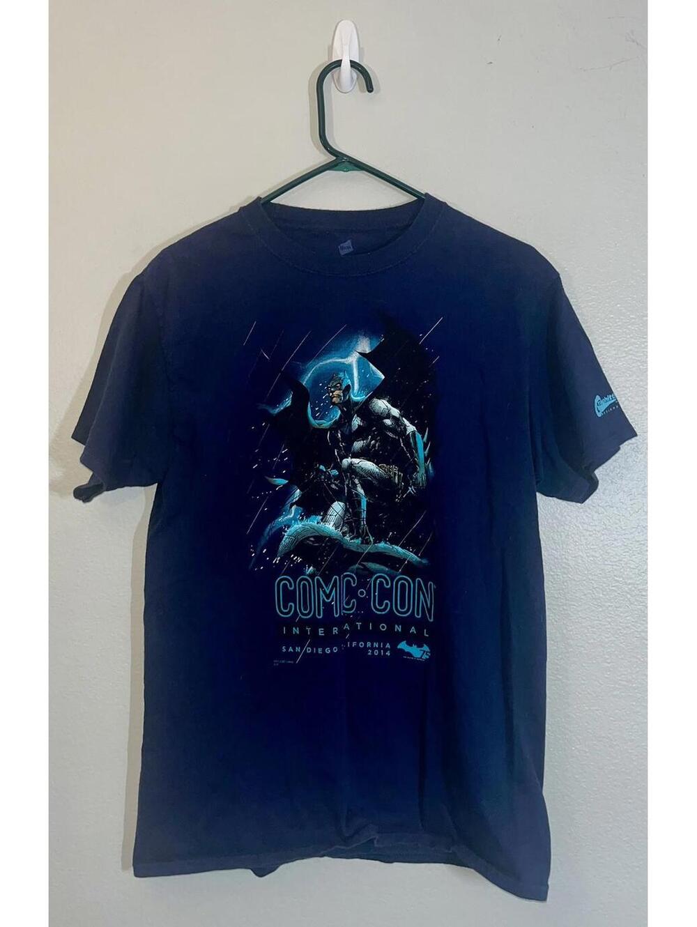 Batman Graphitti Comic Con San Diego 2014 Blue 75 Anniversary Size Medium Mens